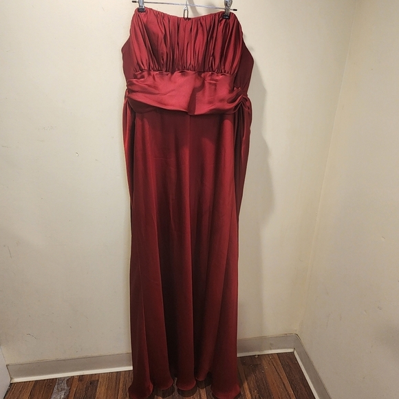David's BRIDAL Red Plus Size Strapples Satin Long Formal Dress size 20 - Picture 5 of 11